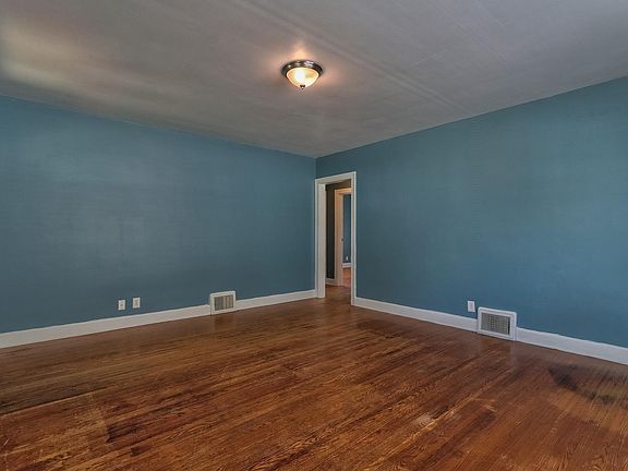 5th image of 553 E Parkland Ave