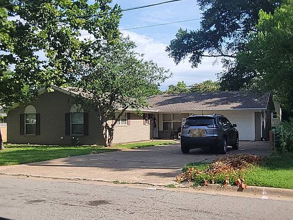 2nd image of 2513 Sunset St