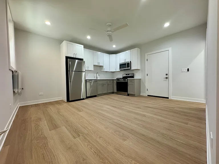 3734 N Pine Grove — Photo 4