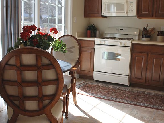 Eat-in Kitchen