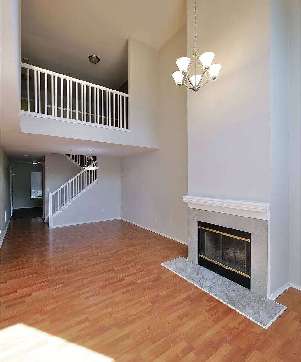 2 bed, 2.5 bath, 1299 sqft, $3,100 — Photo 3
