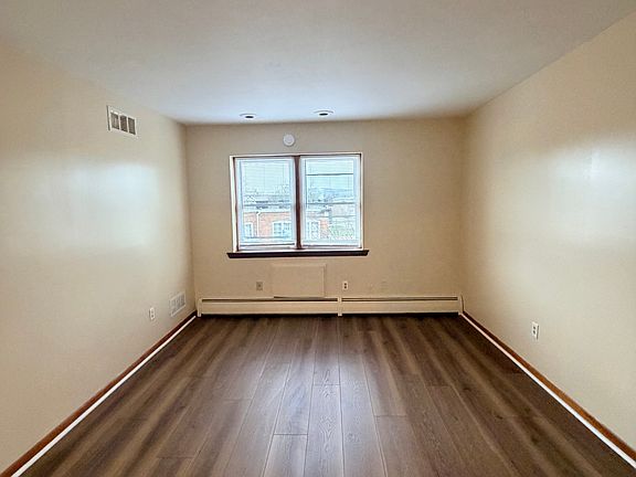5th image of 189 Thompson St #3R