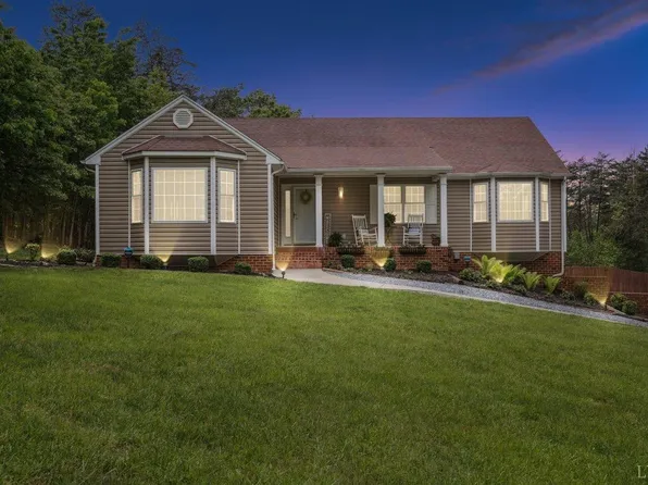 112 Cedarwood Ct, Forest, VA 24551