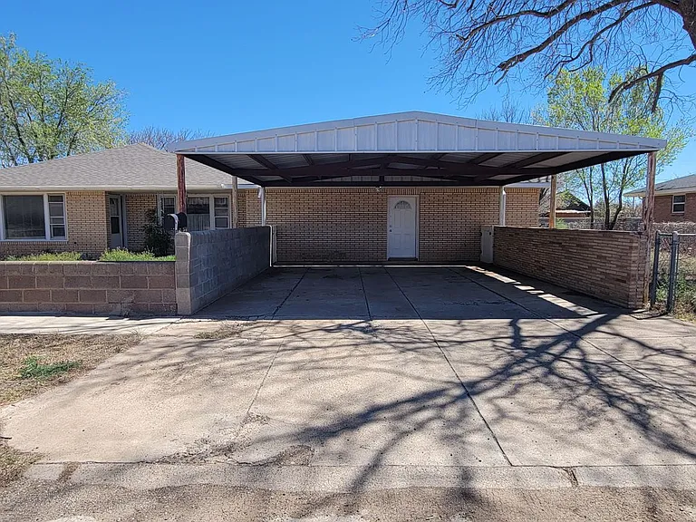 1515 S Abilene Ave — Photo 2