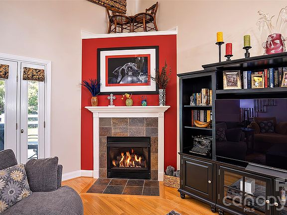 4th image of 140 Lady Slipper Ln SW