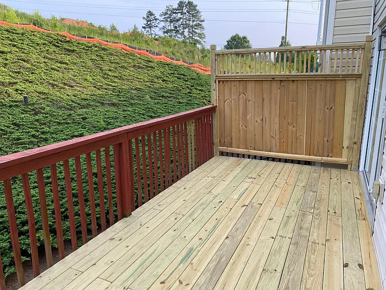 1028 Thornborough Dr — Photo 15