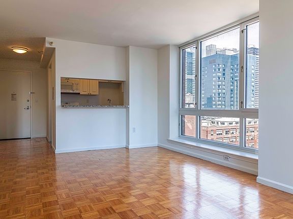 4th image of 350 W 43rd St APT 21A