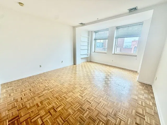Studio, 553 sqft, $3,150 — Photo 2