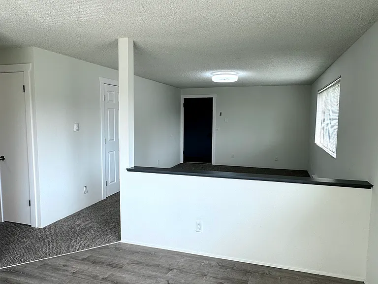 2405 Howard Ave #4 — Photo 4