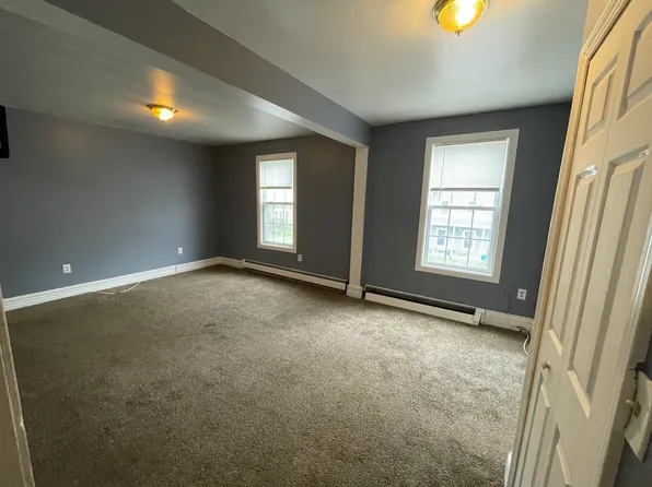 8 S Main St APT 2C, Voorheesville, NY 12186