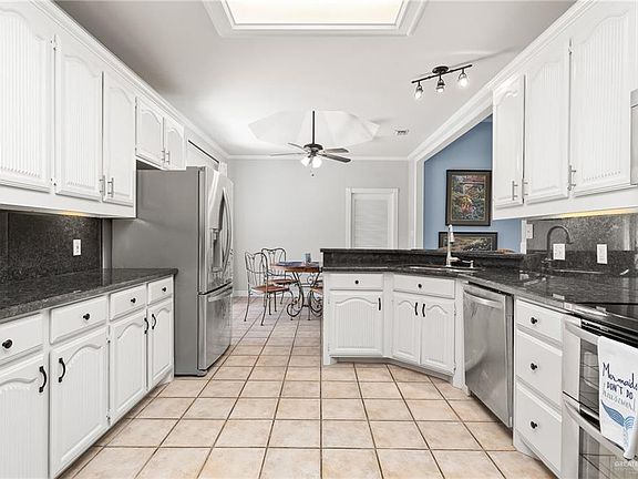 5th image of 300 Toucan Ave