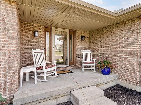 2nd image of 4665 Stonehaven Dr