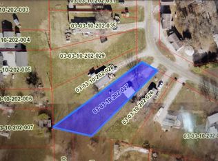 21533 Fox Dr, Carlyle, IL 62231