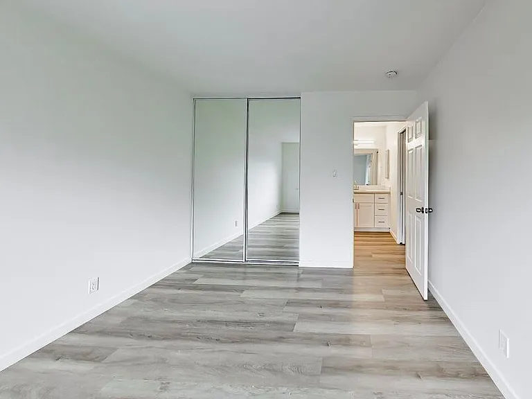 1015 Continentals Way — Photo 15