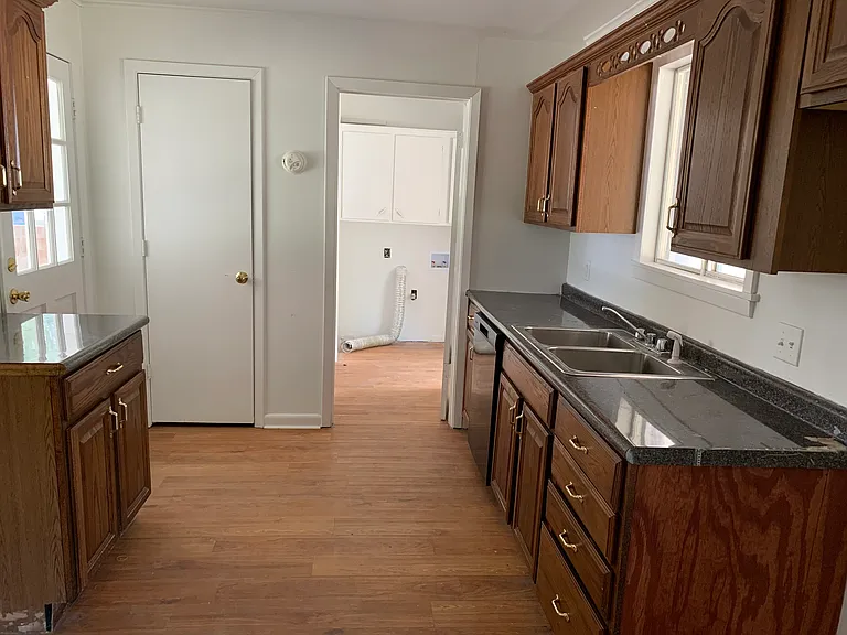 Oakwood Dr — Photo 10