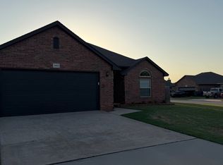 2401 Chadsford Ln, Yukon, OK 73099