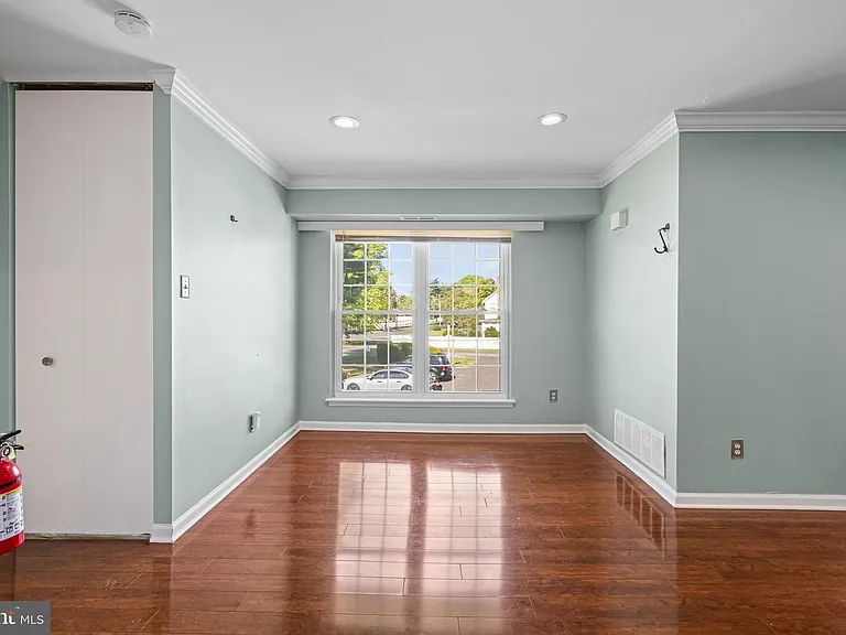 275 Green St #4A6 — Photo 8
