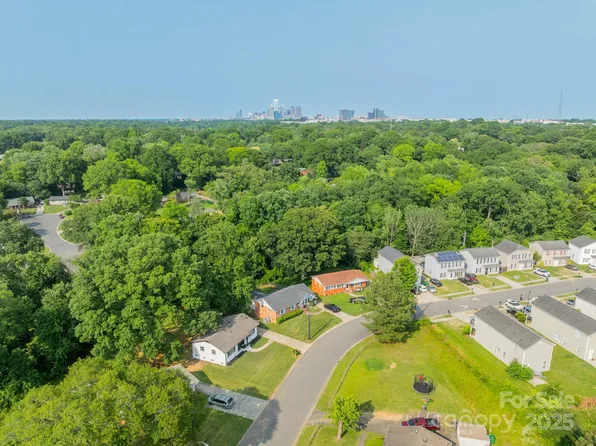 3608 Crestridge Dr, Charlotte, NC 28217