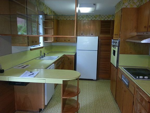 3rd image of 16714 SE 45th St