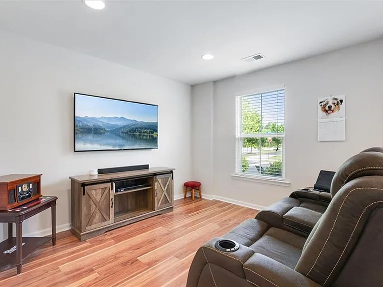4002 Luminary Dr — Photo 8