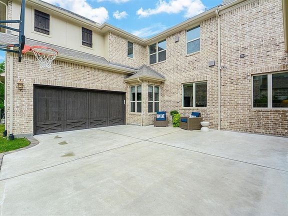 5th image of 110 N Silver Manor Cir