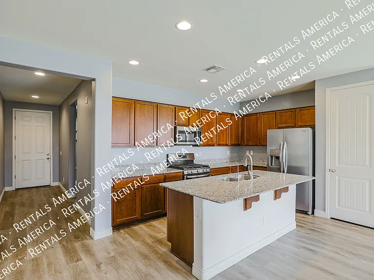4217 W Winston Dr — Photo 4