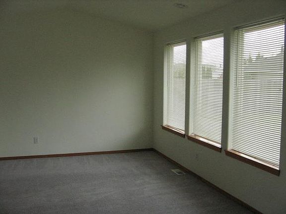 5th image of 509 NE 136th Way