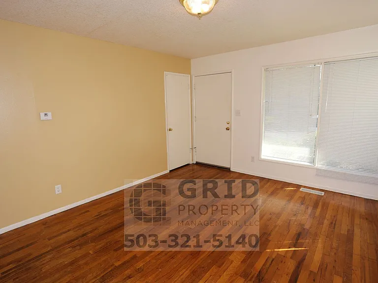 4639 SE 75th Ave — Photo 3