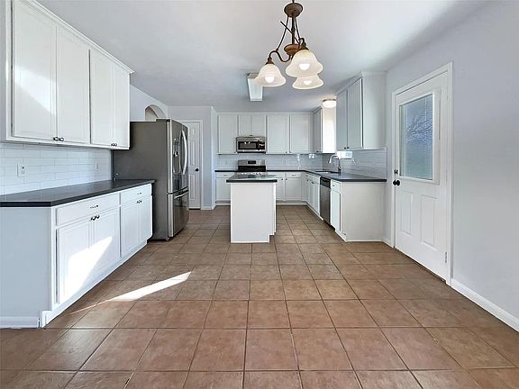5th image of 28911 Virline Ln #1