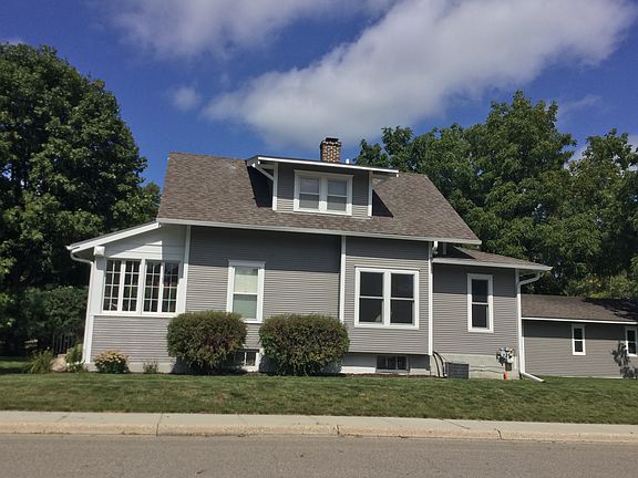 3rd image of 1121 Douglas St