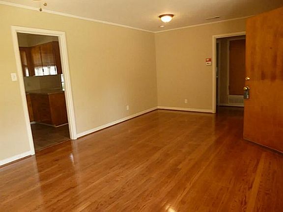 4th image of 409 Valencia Dr