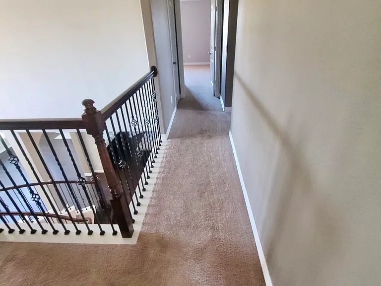 Upstairs hall to bedroom 3 & 4/bath