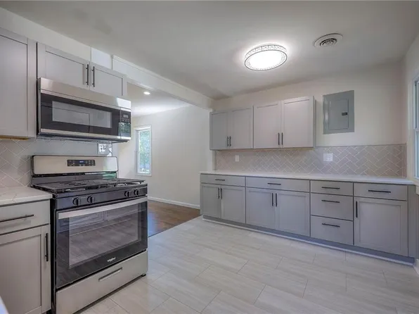 4011 NE Kelsey Rd, Kansas City, MO 64116