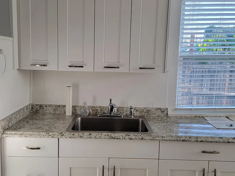 2301 Orange St — Photo 2