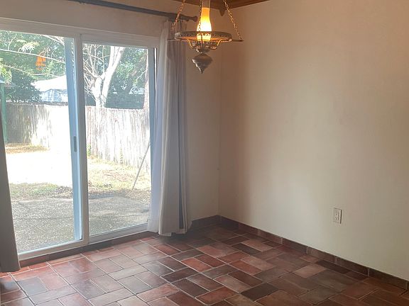 4th image of 1914 Oak Ave