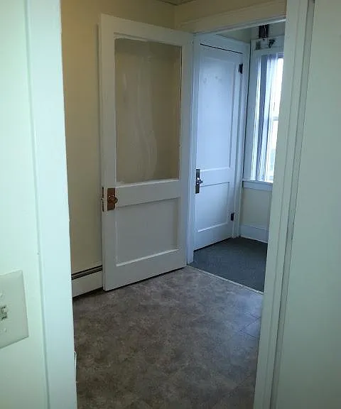 Lobby Area to Apartment