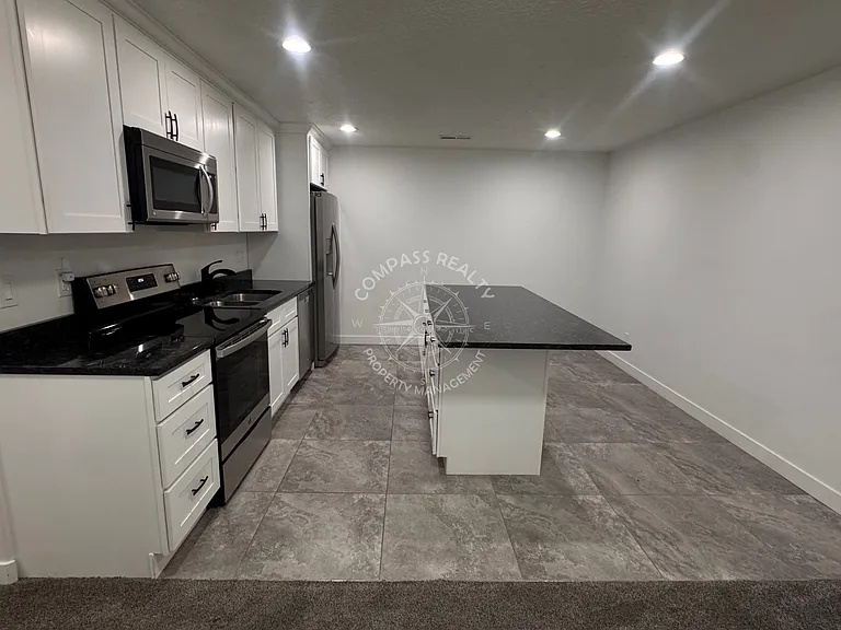 803 W Kingfisher Rd #2 — Photo 6
