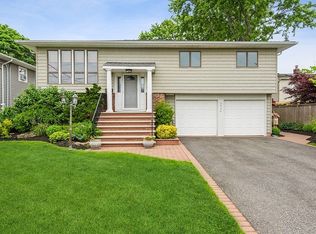 2928 Charlotte Dr, Merrick, NY 11566