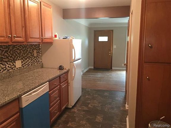 3rd image of 426 La Plaza Ct