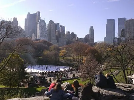 Rented by Buchbinder & Warren | media 50