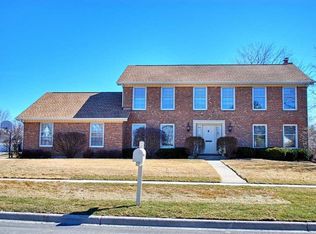 1495 Laburnum Rd, Hoffman Estates, IL 60192