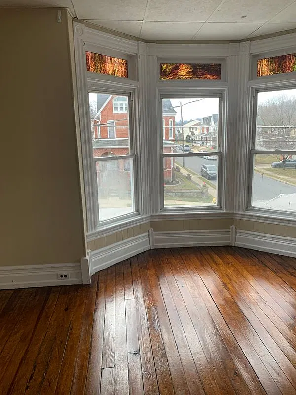 3 bed, 1.0 bath, 900 sqft, $1,700 — Photo 1