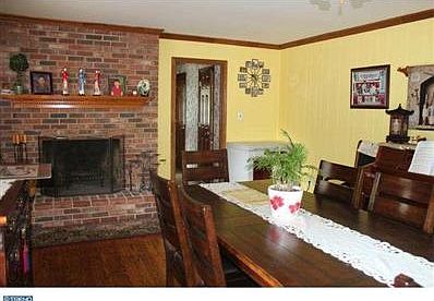 4th image of 221 Forrestal Dr