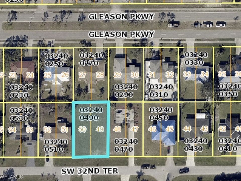 1st image of 915 SW 32nd Ter