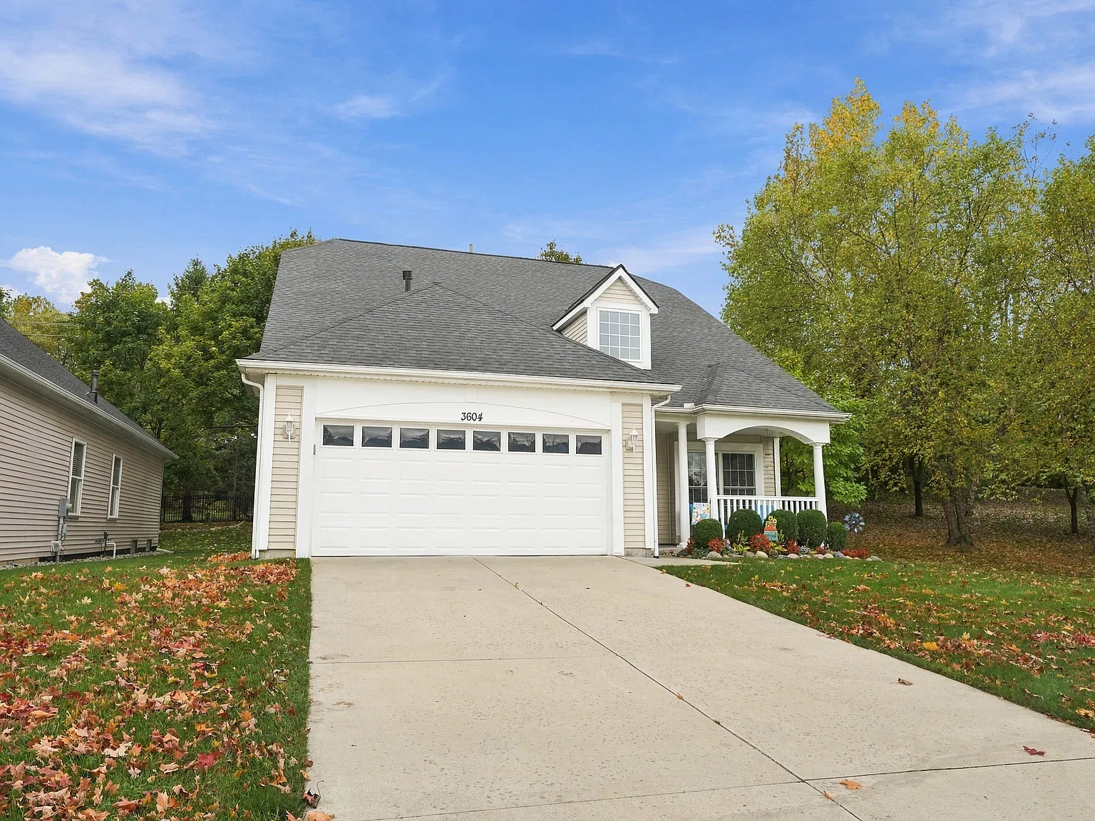 3 bed, 2.5 bath, 2665 sqft, $2,990 — Photo 2