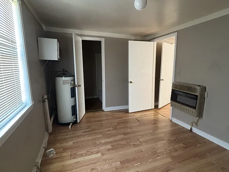 210 W Spring St — Photo 9