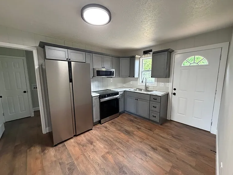 2860-2864 Blue Ridge Dr — Photo 3