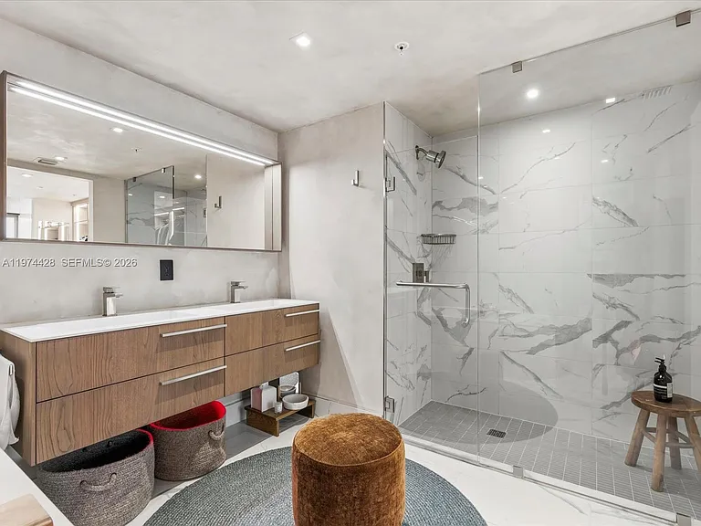 9521 E Bay Harbor Dr #705 — Photo 35