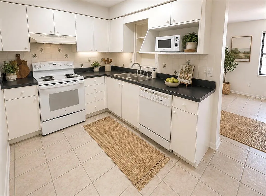 3 bed, 2.0 bath, 1248 sqft, $2,200 — Photo 3