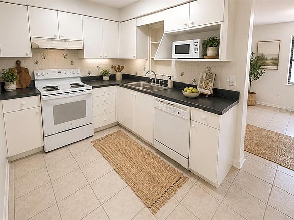 3rd image of 7310 Filbert Ln